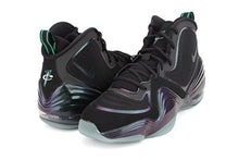 Nike Boy's Air Penny V Basketball Shoe
nike